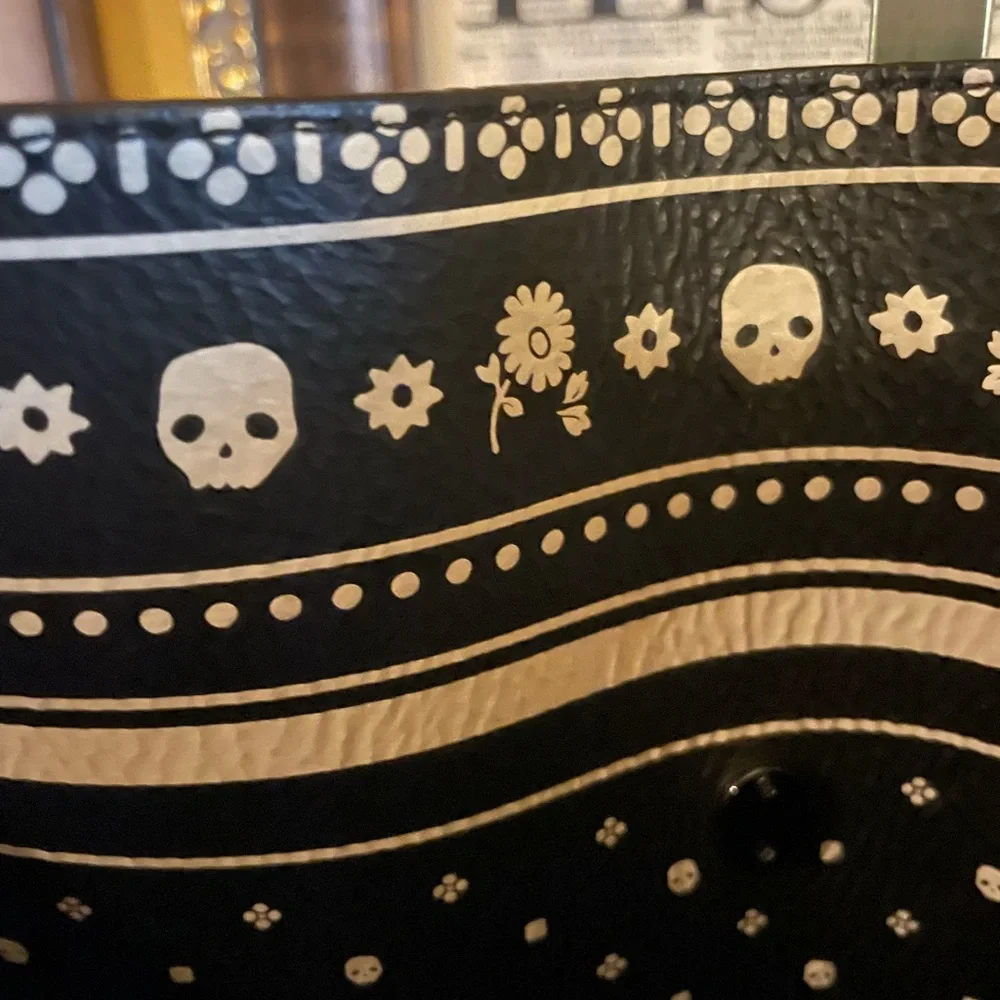 COACH Skull Bandana Print Market Leather Tote W/UNBRANDED Striped Scarf Accent - Picture 12 of 17